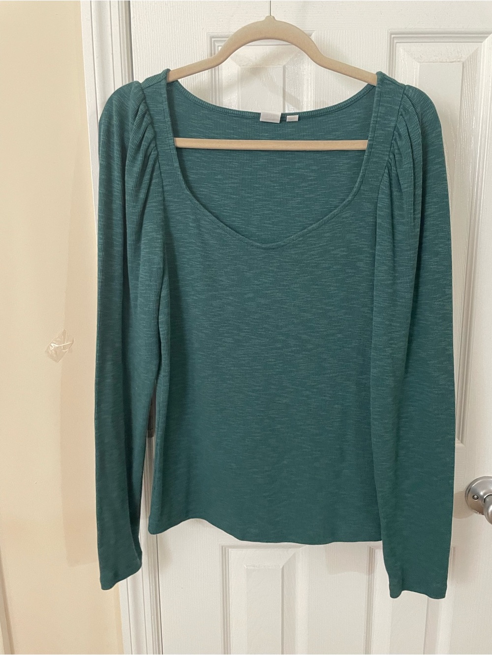 GAP Women’s Sweetheart Neckline Ribbed Tee